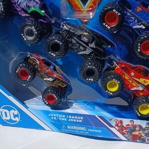 DC Superhero Monster Jam Truck Collection - Superman .Wonder Woman